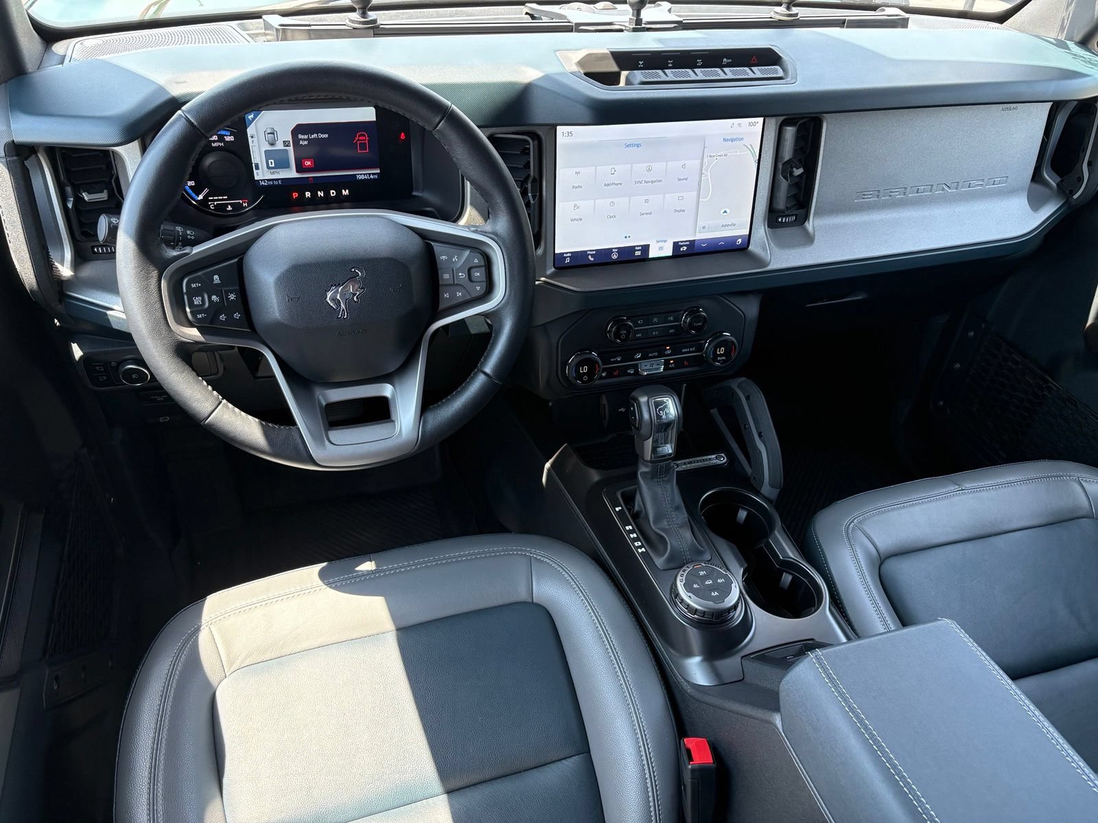 Used 2024 Ford Bronco Outer Banks w/ Sasquatch Package AWD/4WD image 11
