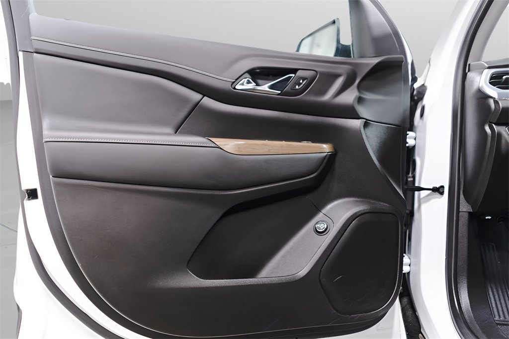 Used 2023 GMC Acadia SLE w/ Driver Convenience Package image 25