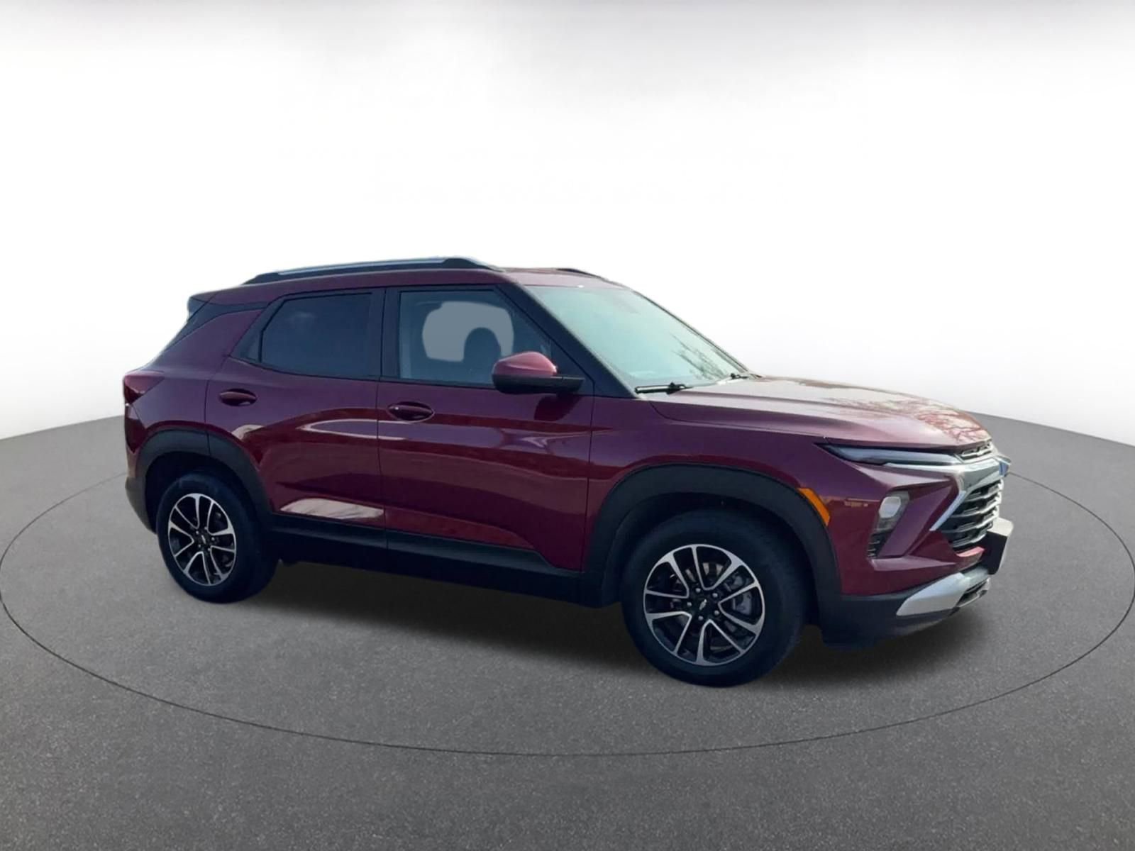 Used 2025 Chevrolet TrailBlazer LT image 2