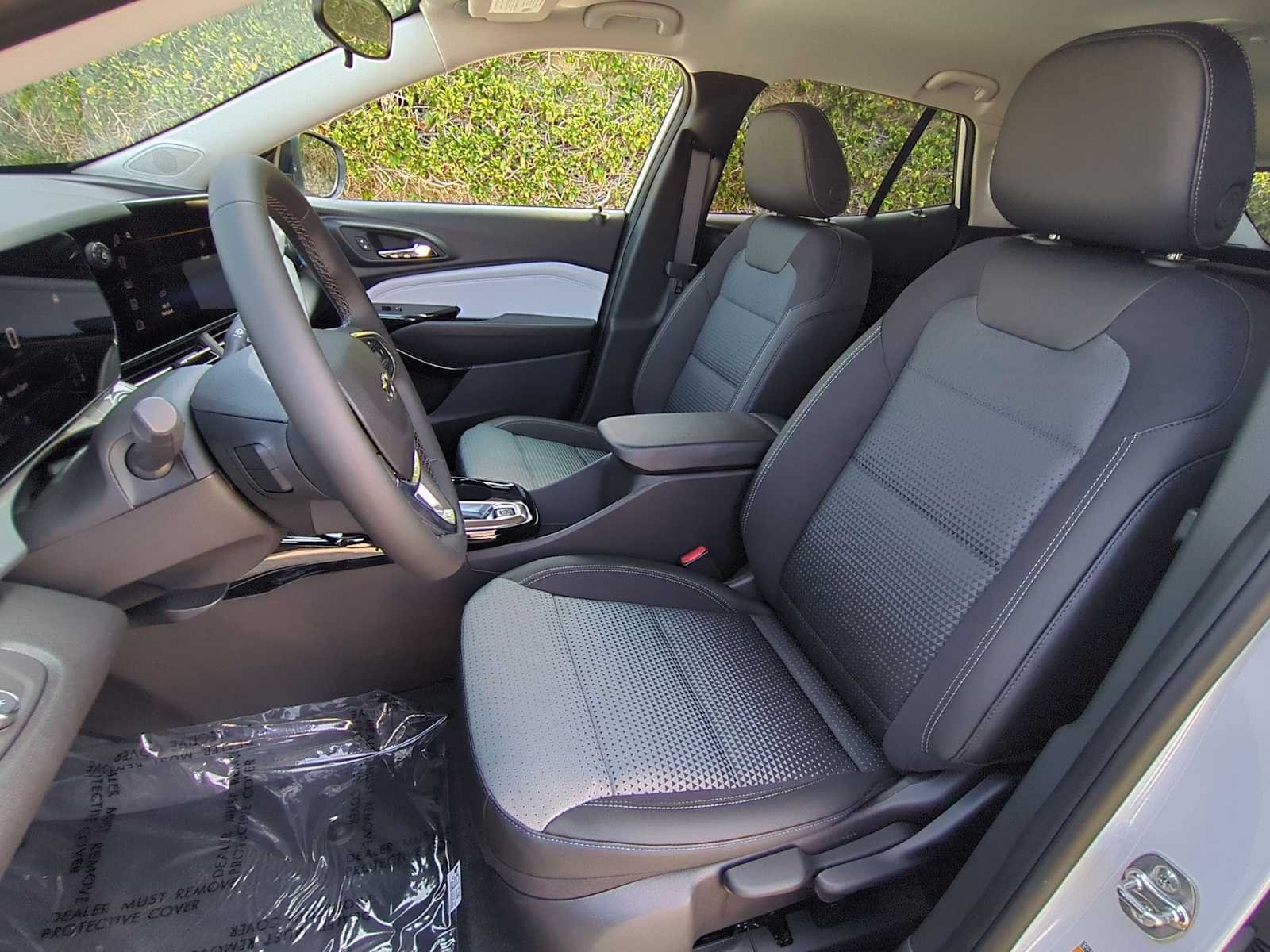 New 2026 Chevrolet Trax LT w/ Midnight Edition FWD image 22