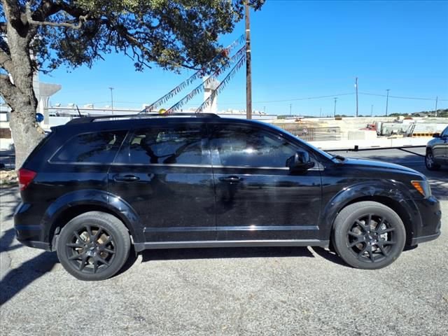 Used 2019 Dodge Journey SE w/ Blacktop Package FWD image 3