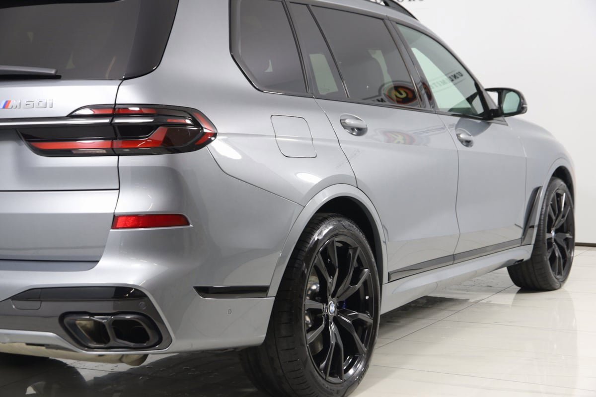 Used 2023 BMW X7 M60i w/ Executive Package image 59