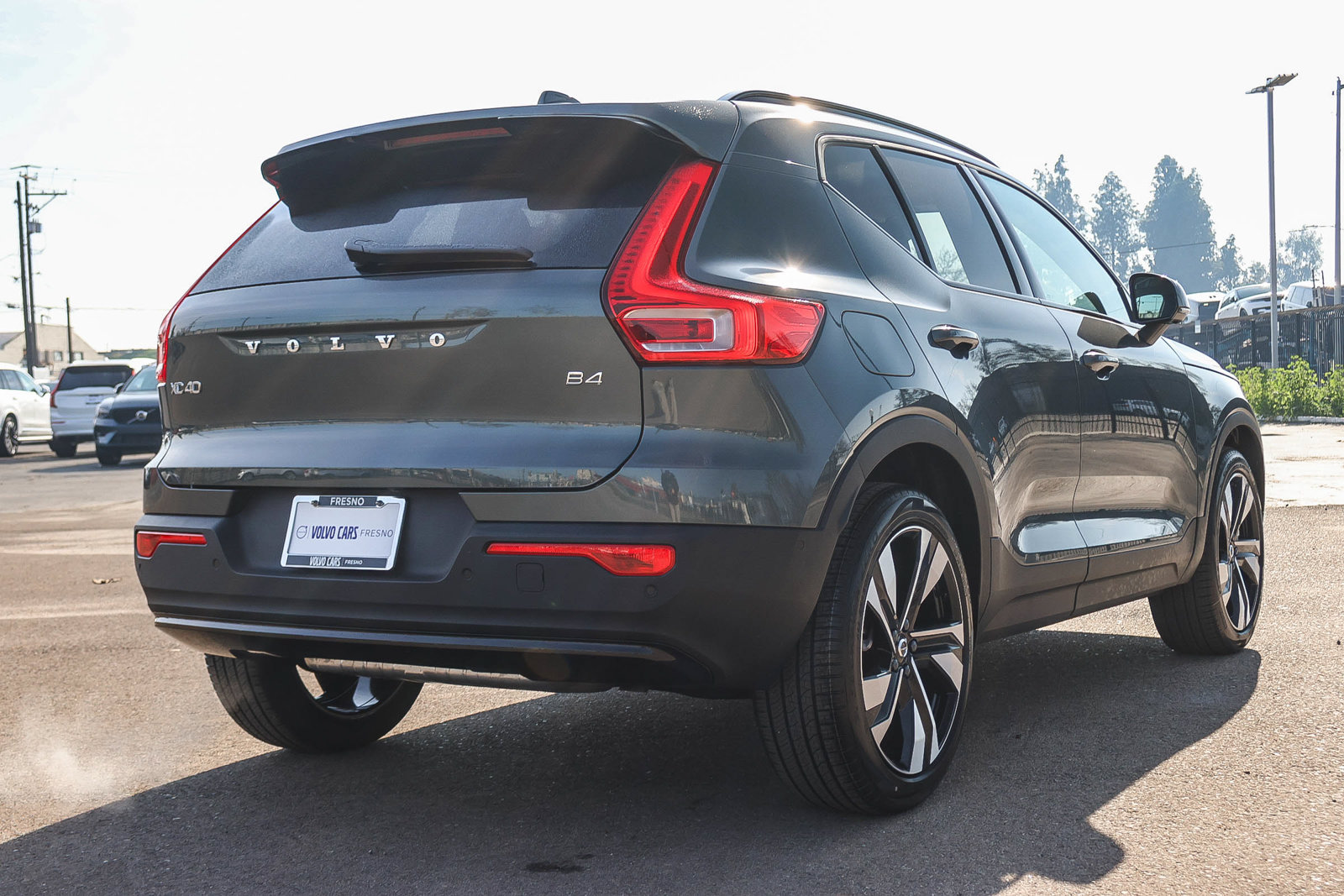 Used 2026 Volvo XC40 B4 Plus w/ Climate Package FWD image 5