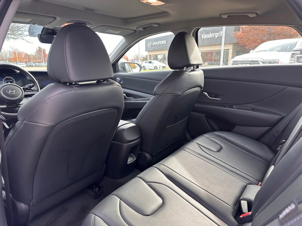 Certified 2024 Hyundai Elantra Limited image 18