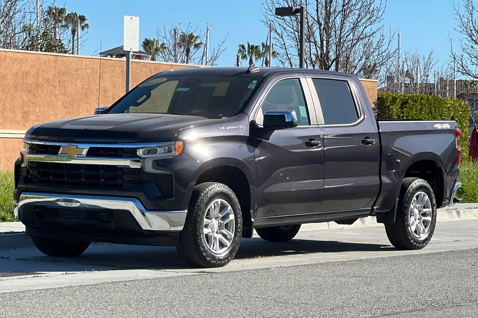 Used 2022 Chevrolet Silverado 1500 LT AWD/4WD image 8