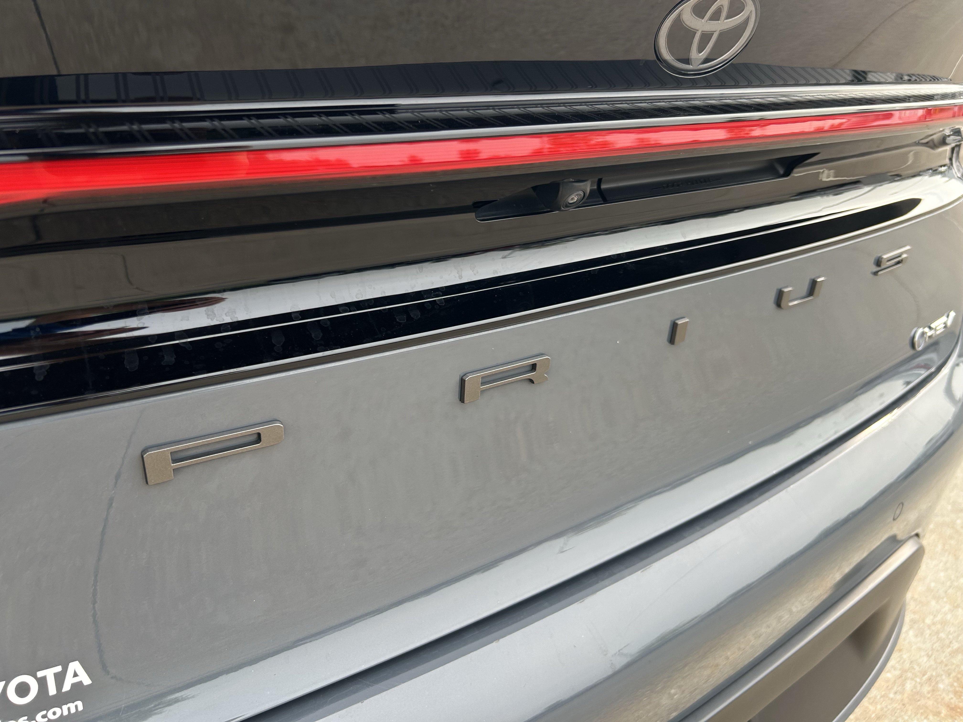 Used 2024 Toyota Prius LE FWD image 6