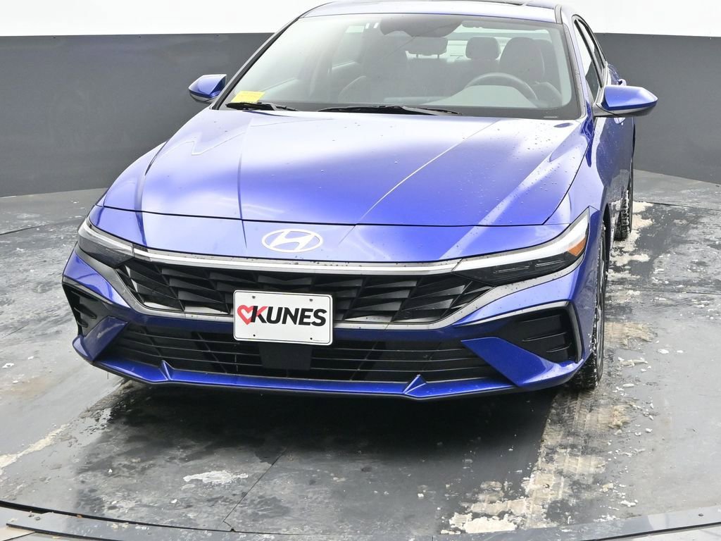 Used 2025 Hyundai Elantra SEL image 4