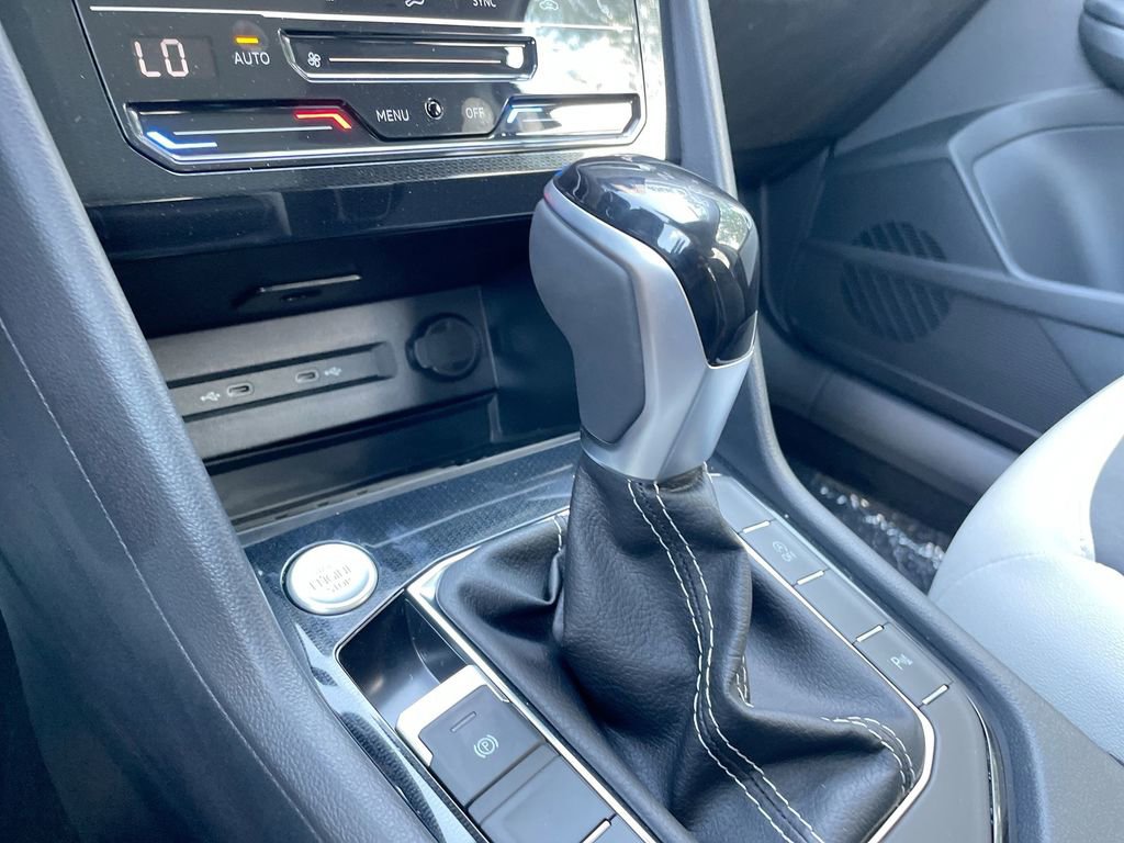 New 2025 Volkswagen Taos SE image 44