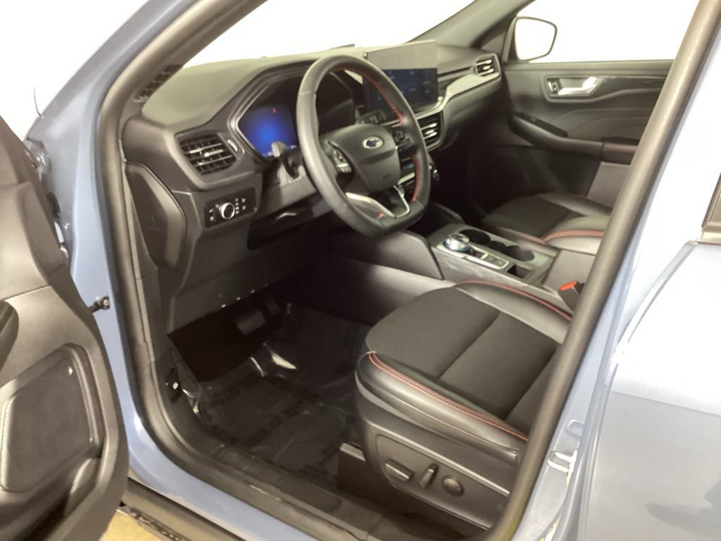 Used 2025 Ford Escape ST-Line w/ Equipment Group 301A FWD image 30