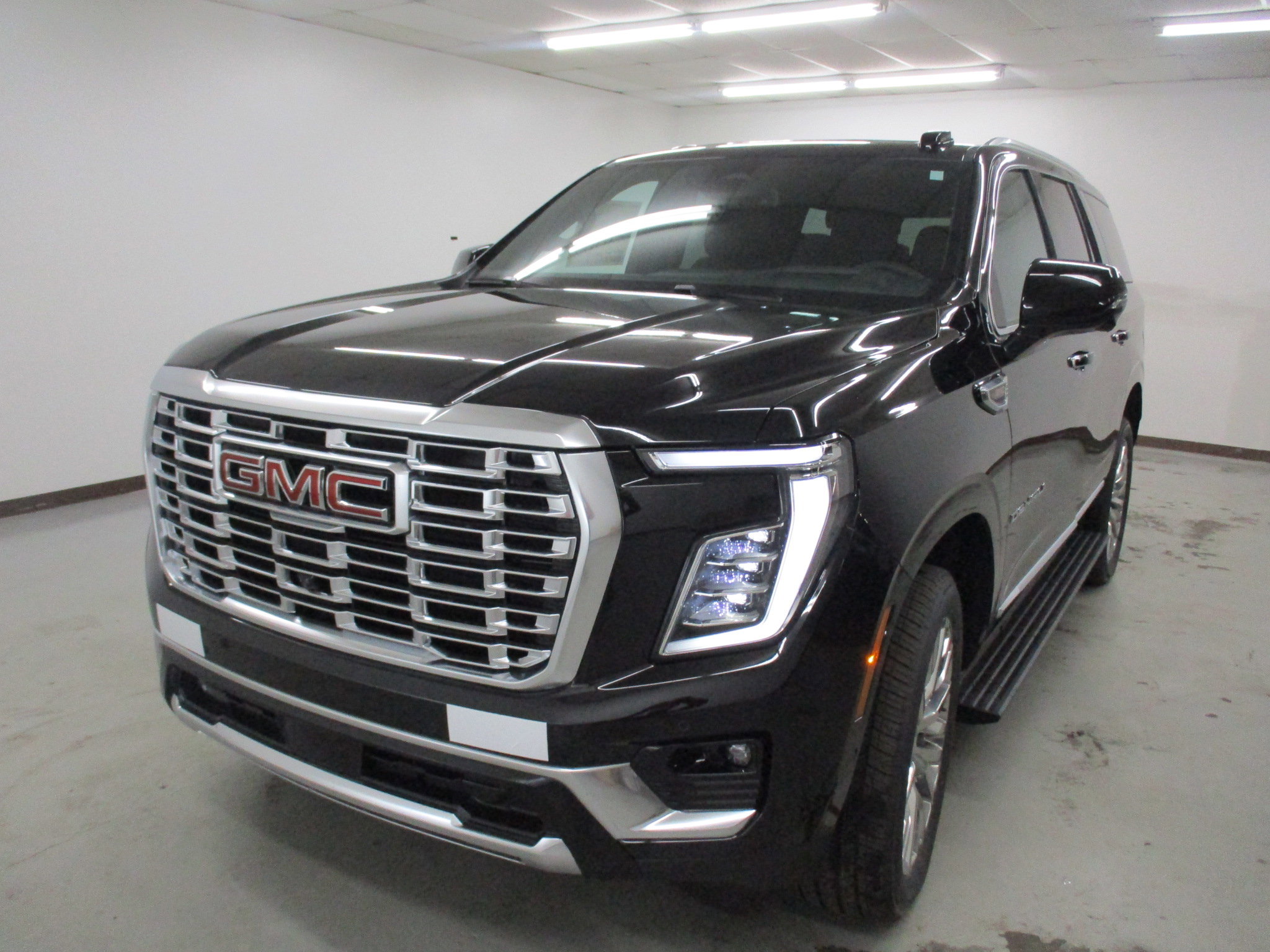 New 2026 GMC Yukon Denali w/ Sun & Power Step Package AWD/4WD image 1