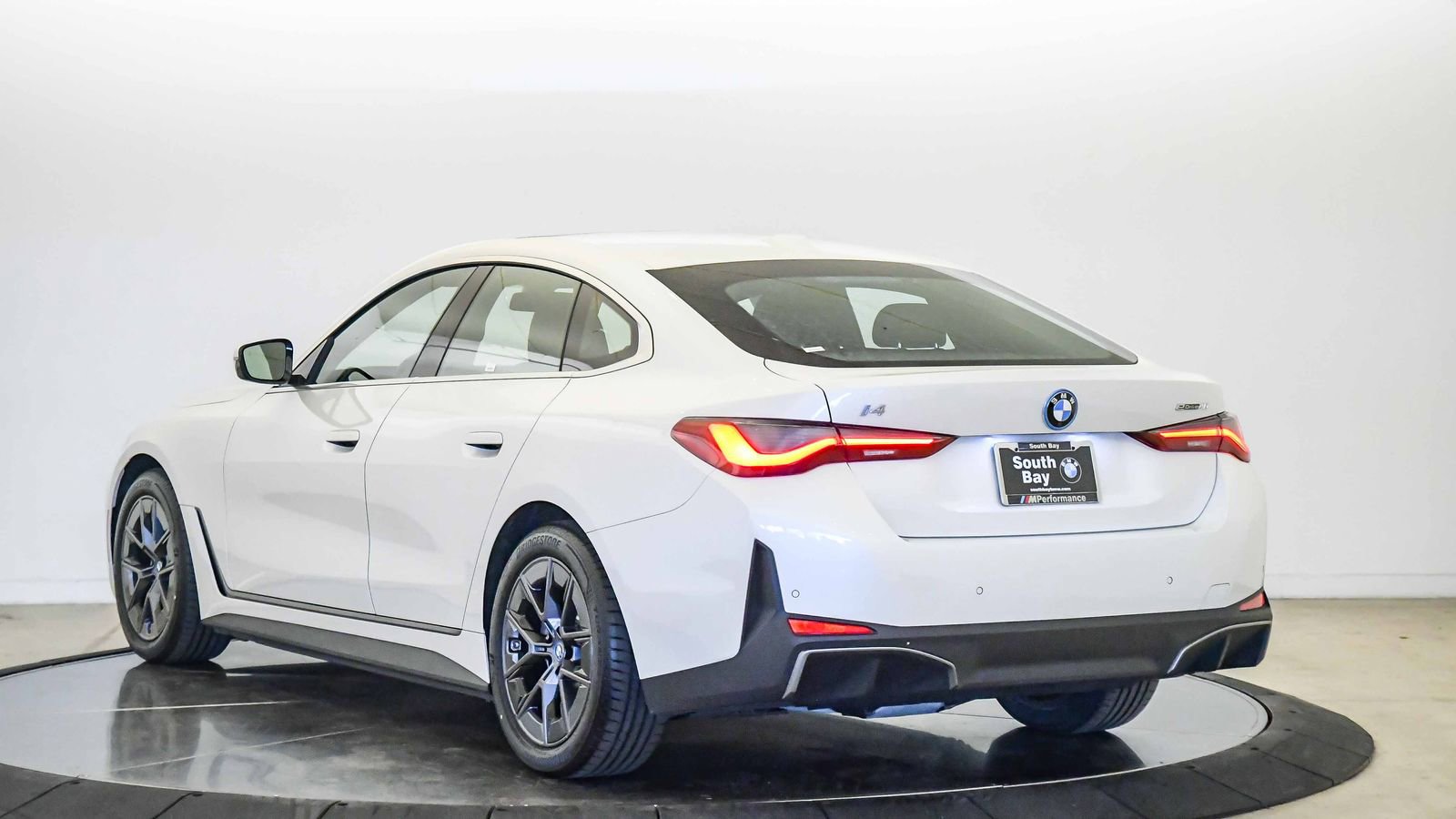 Certified 2023 BMW i4 eDrive40 w/ Premium Package RWD image 2