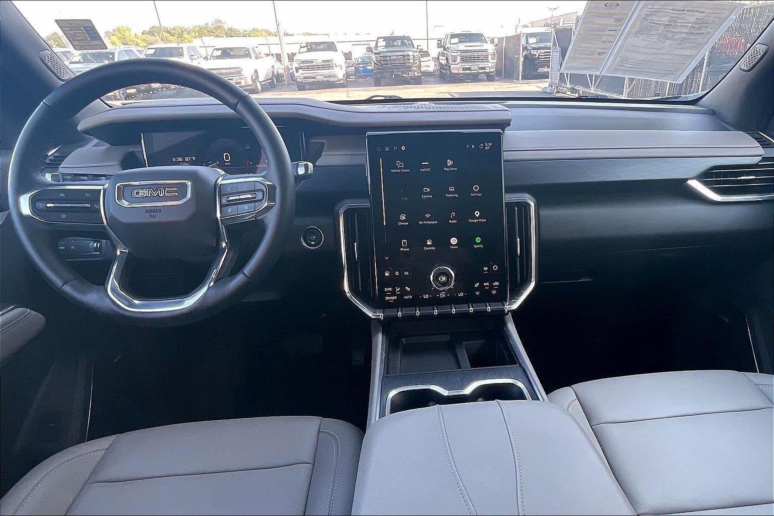 Used 2026 GMC Acadia Elevation w/ Elevation Premium Package FWD image 16