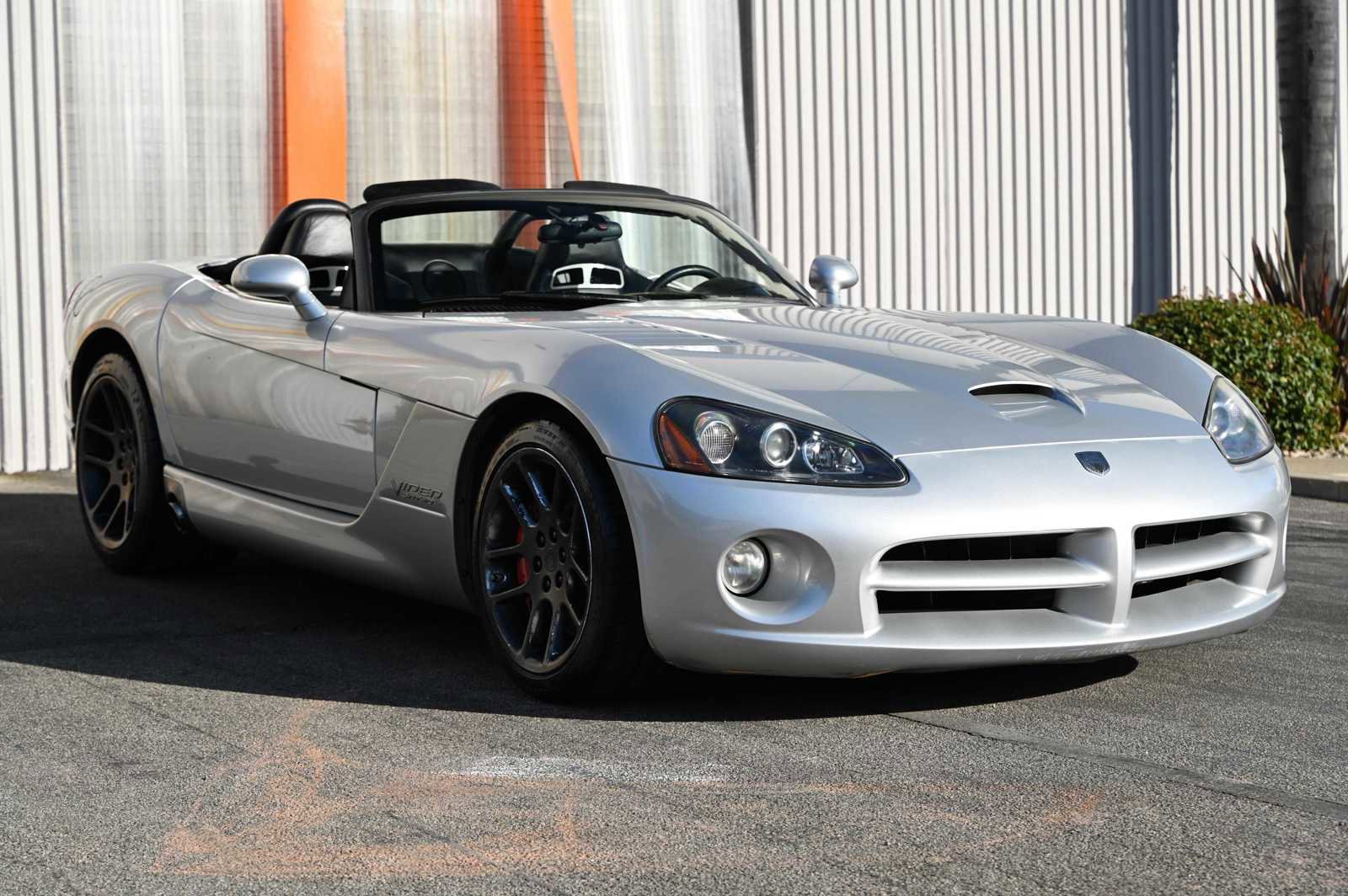 Used 2004 Dodge Viper SRT-10 RWD image 3