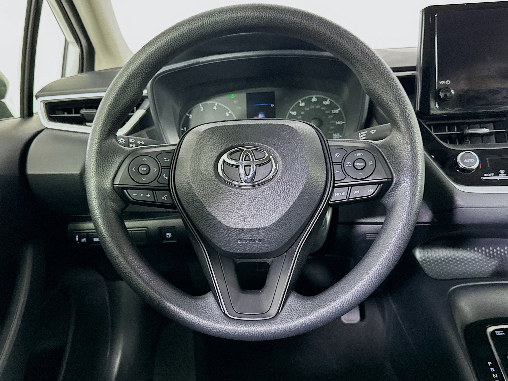 Used 2025 Toyota Corolla LE image 18