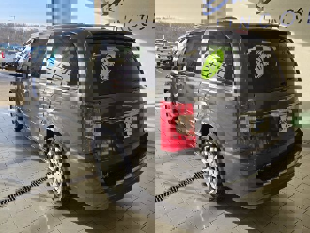 Used 2015 Chrysler Town & Country Touring w/ Driver Convenience Group image 13