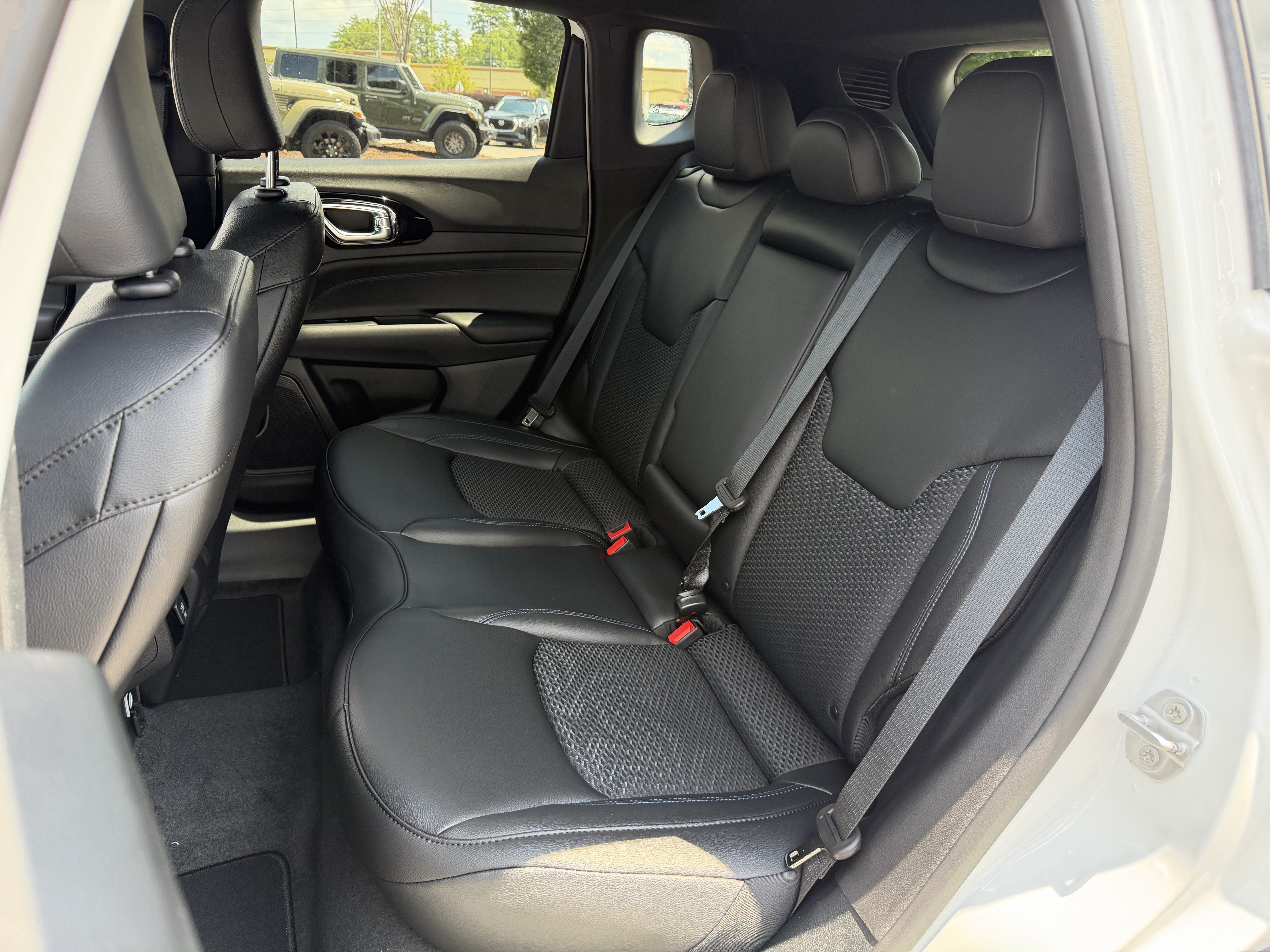 New 2026 Jeep Compass Latitude AWD/4WD image 32