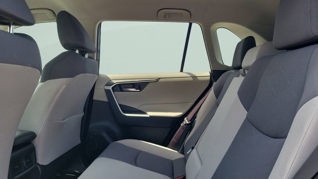 Used 2020 Toyota RAV4 XLE AWD/4WD image 10