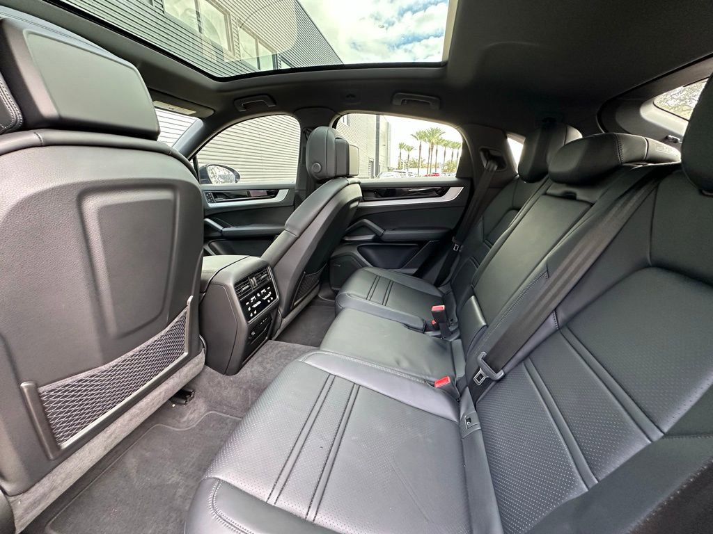 Used 2024 Porsche Cayenne Coupe image 35