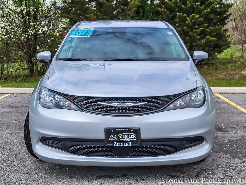 Used 2023 Chrysler Voyager LX FWD image 4