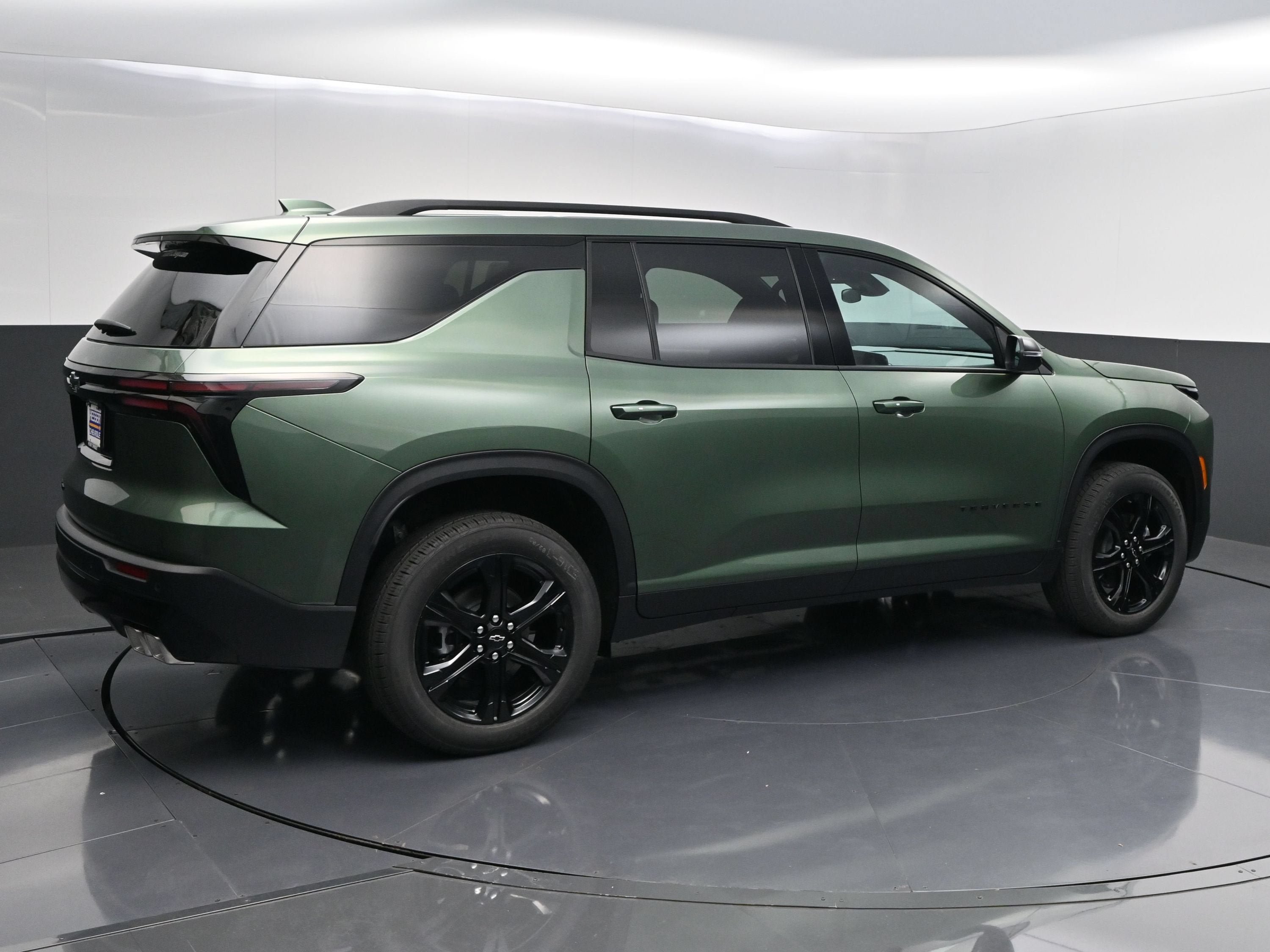 New 2027 Chevrolet Traverse LT w/ Midnight/Sport Edition AWD/4WD image 8