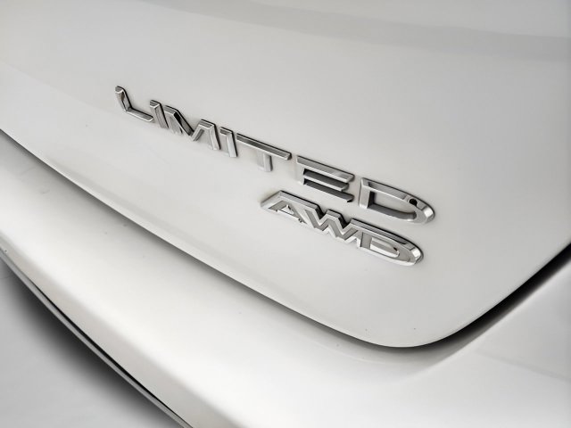 Used 2022 Chrysler Pacifica Limited AWD/4WD image 8