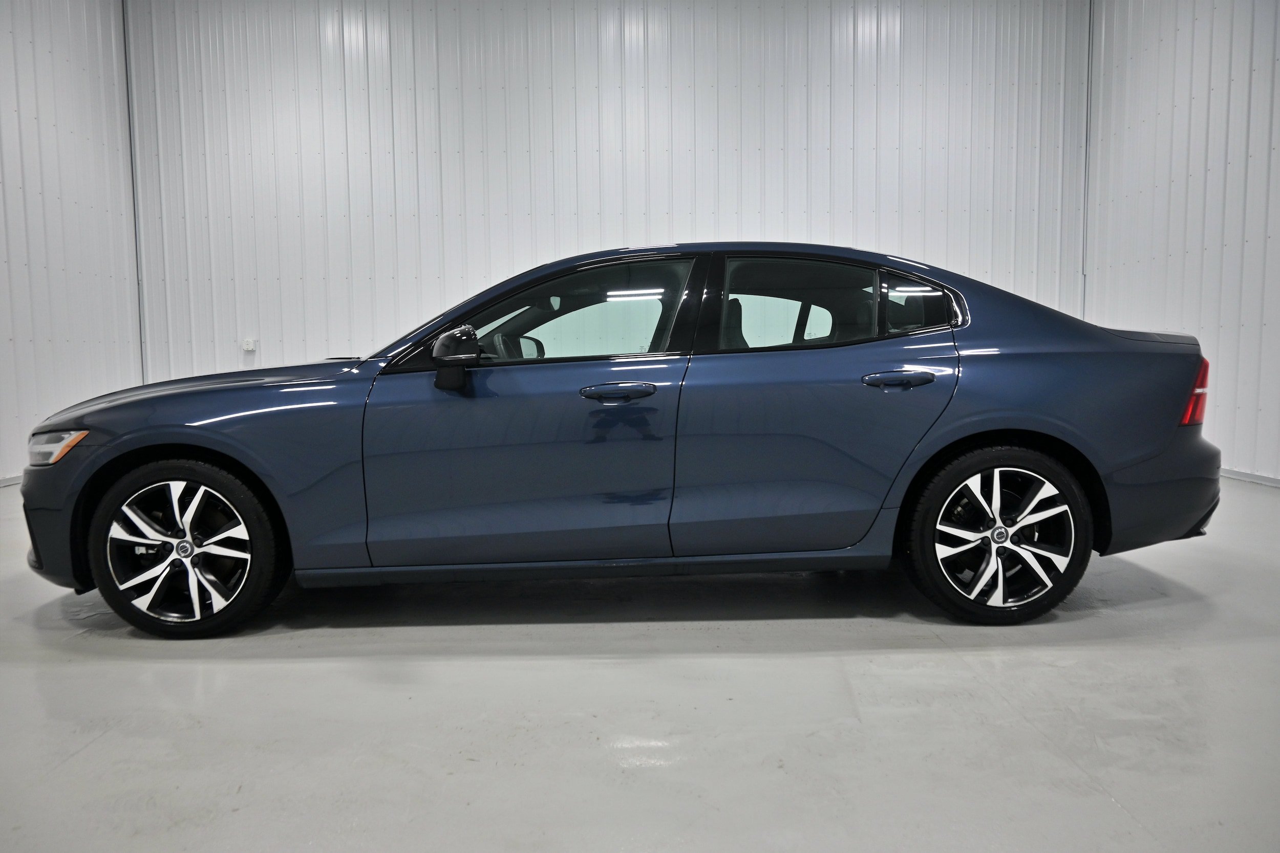 Used 2022 Volvo S60 B5 R-Design AWD/4WD image 27
