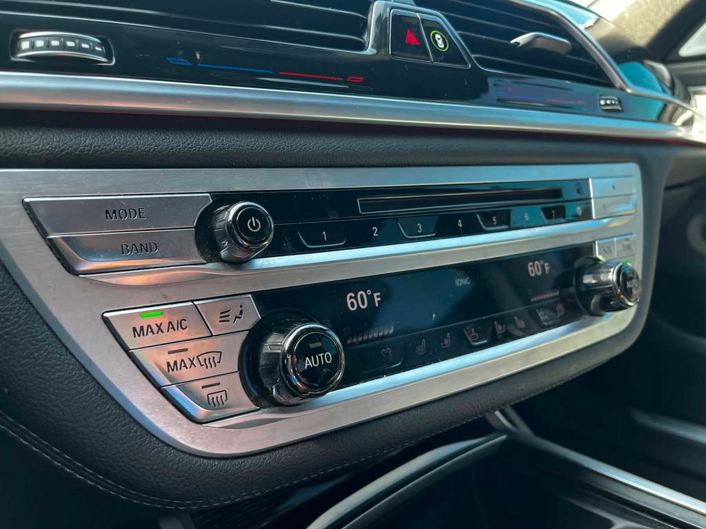 Used 2018 BMW 750i xDrive AWD/4WD image 22