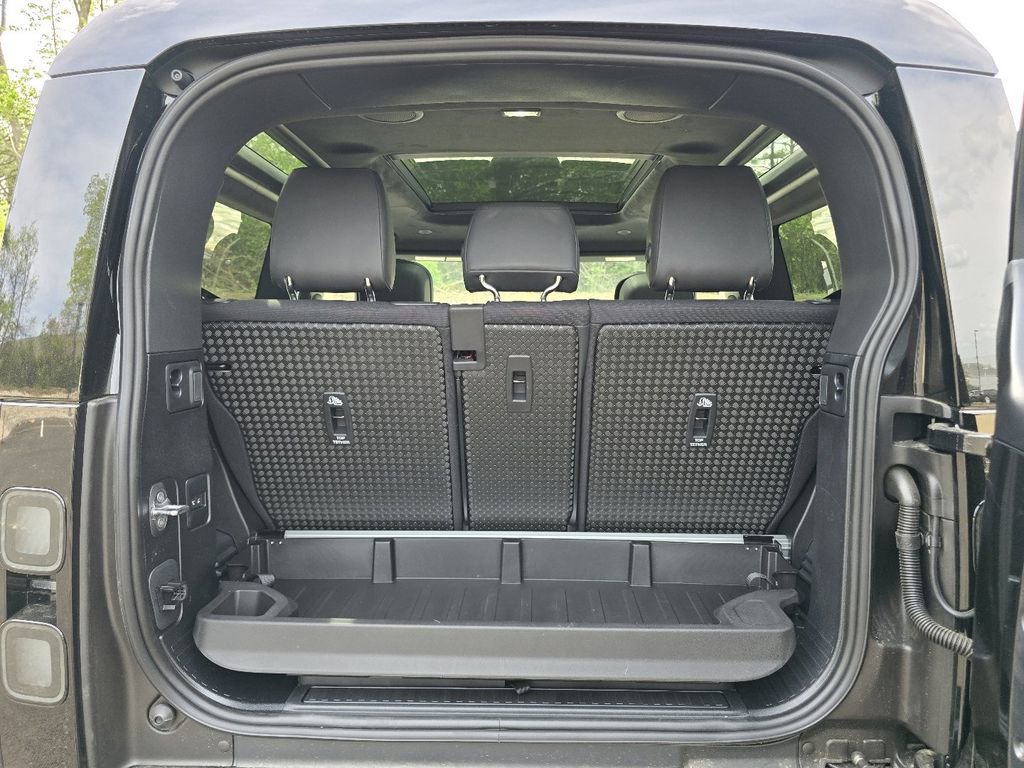 New 2026 Land Rover Defender 90 V8 AWD/4WD image 34