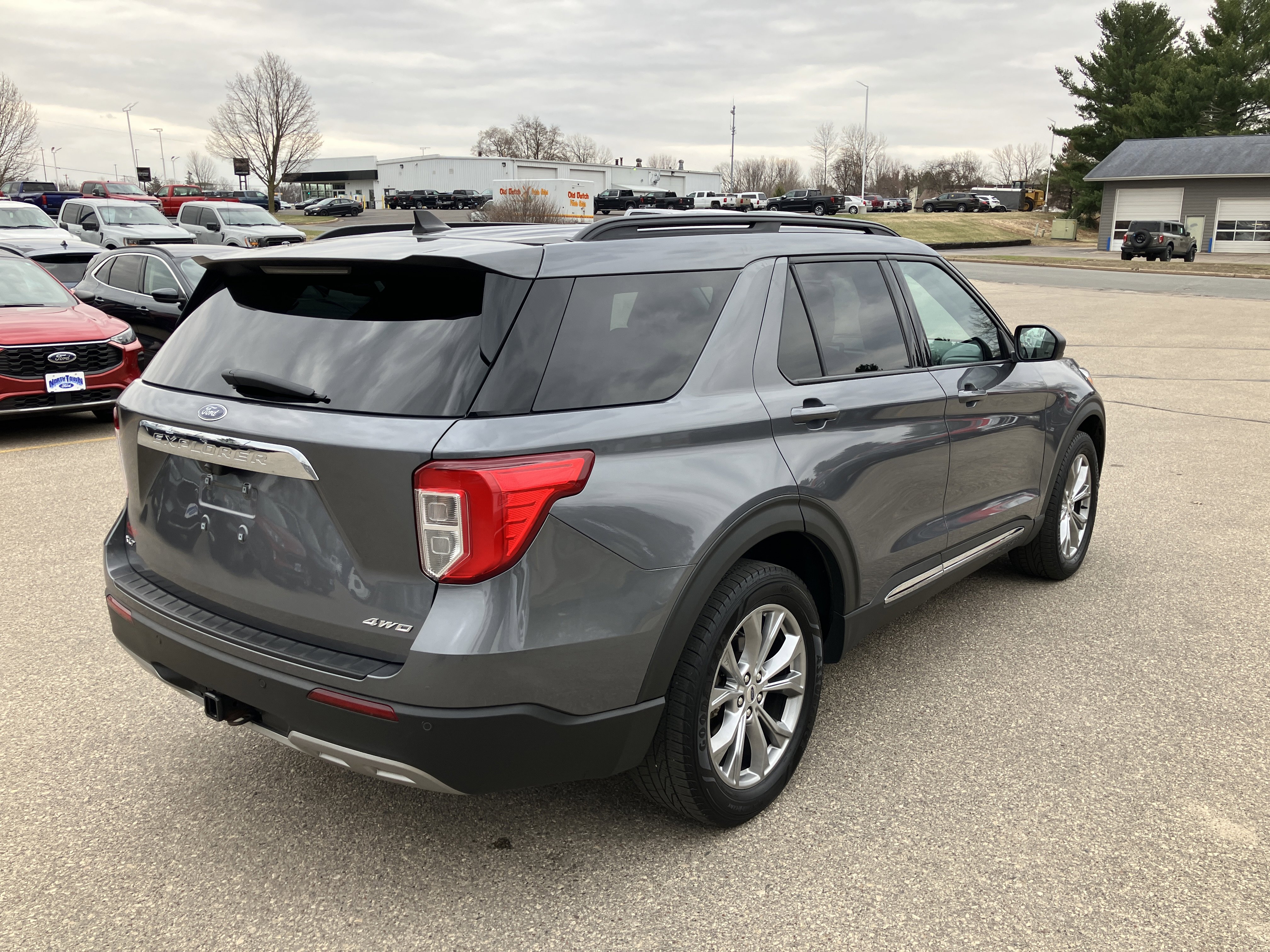 Used 2021 Ford Explorer XLT w/ Equipment Group 202A AWD/4WD image 6
