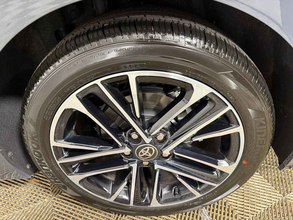 Used 2025 Toyota Camry XLE image 20