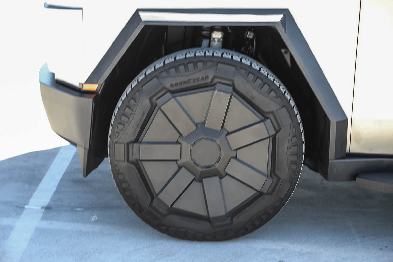 Used 2025 Tesla Cybertruck AWD Crew Cab image 10