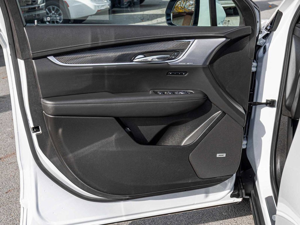 Used 2025 Cadillac XT6 Sport image 11