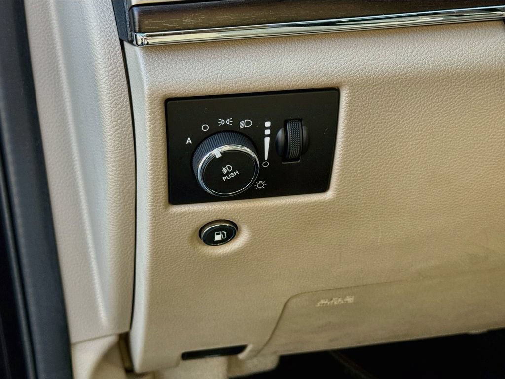 Used 2017 Jeep Grand Cherokee Limited RWD image 11