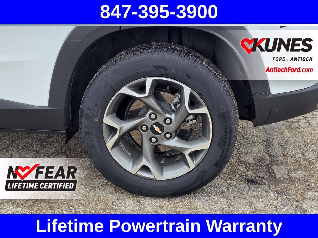 Used 2025 Chevrolet Trax LT FWD image 14