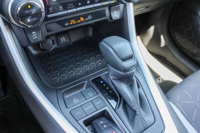 Used 2025 Toyota RAV4 XLE FWD image 21