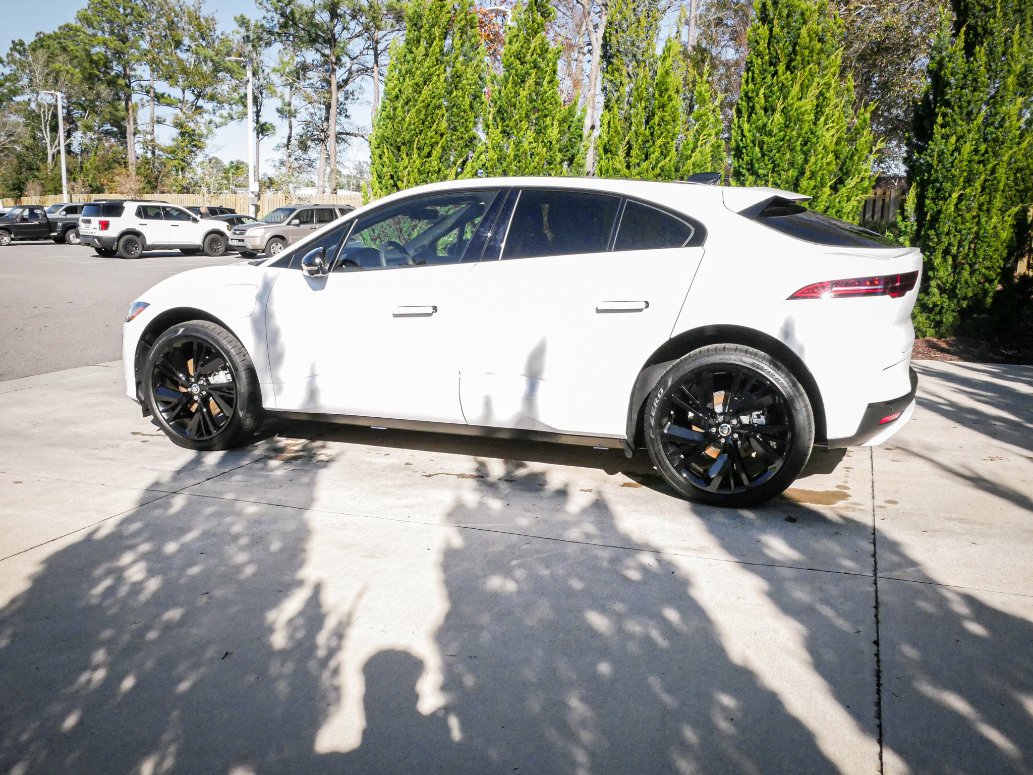 Used 2024 Jaguar I-PACE R-Dynamic HSE image 7