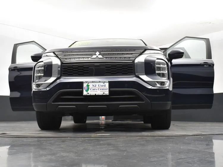 Used 2024 Mitsubishi Outlander Ralliart image 11