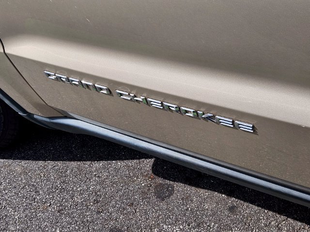 Used 2014 Jeep Grand Cherokee Laredo w/ Security & Convenience Group AWD/4WD image 12