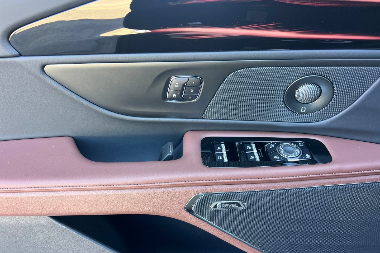 New 2026 Lincoln Nautilus Reserve w/ Jet Appearance Package AWD/4WD image 8