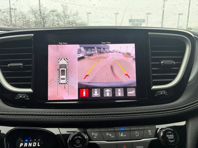 Used 2023 Chrysler Pacifica Touring-L w/ S Appearance Package image 3