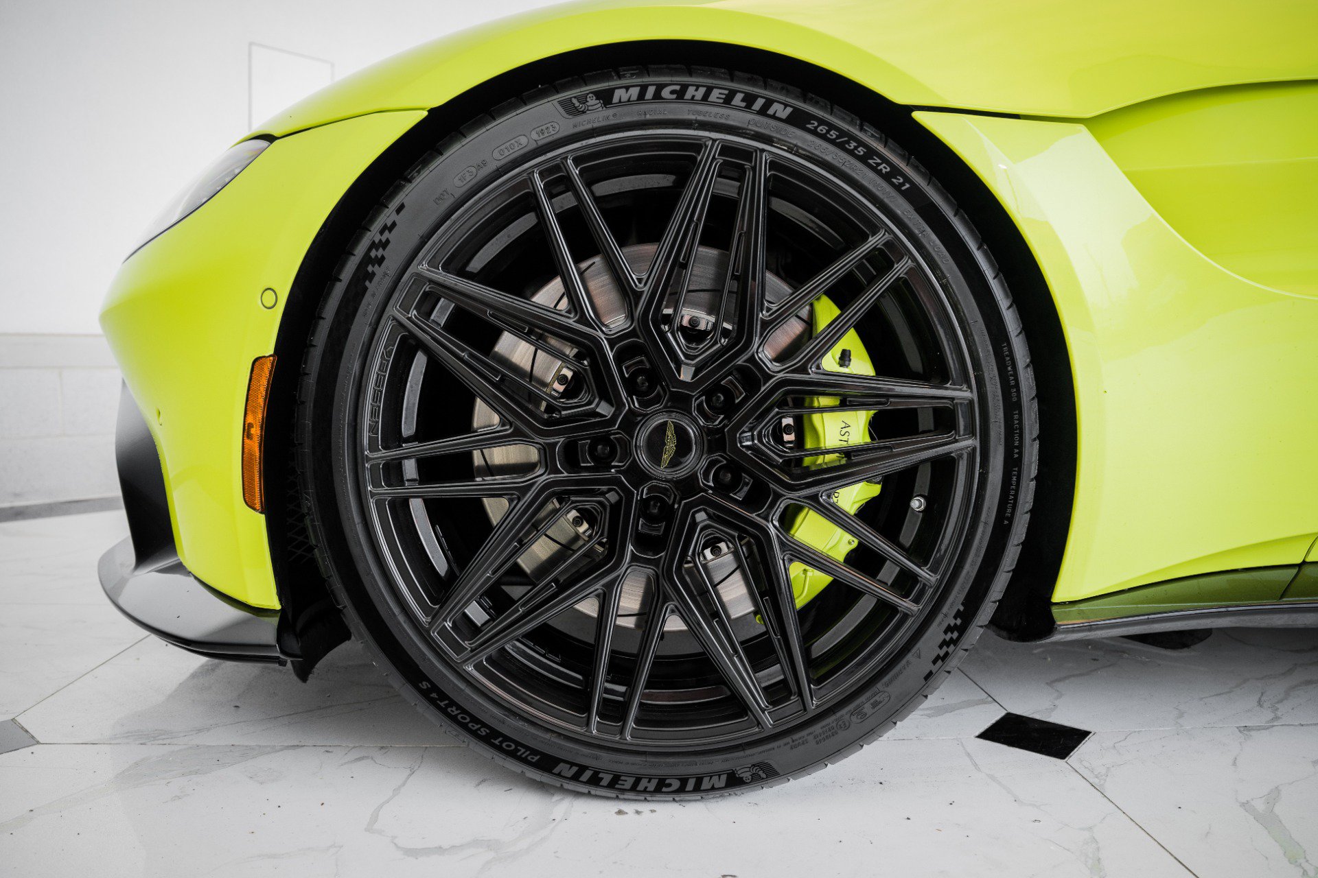 Used 2020 Aston Martin V8 Vantage Coupe RWD image 4