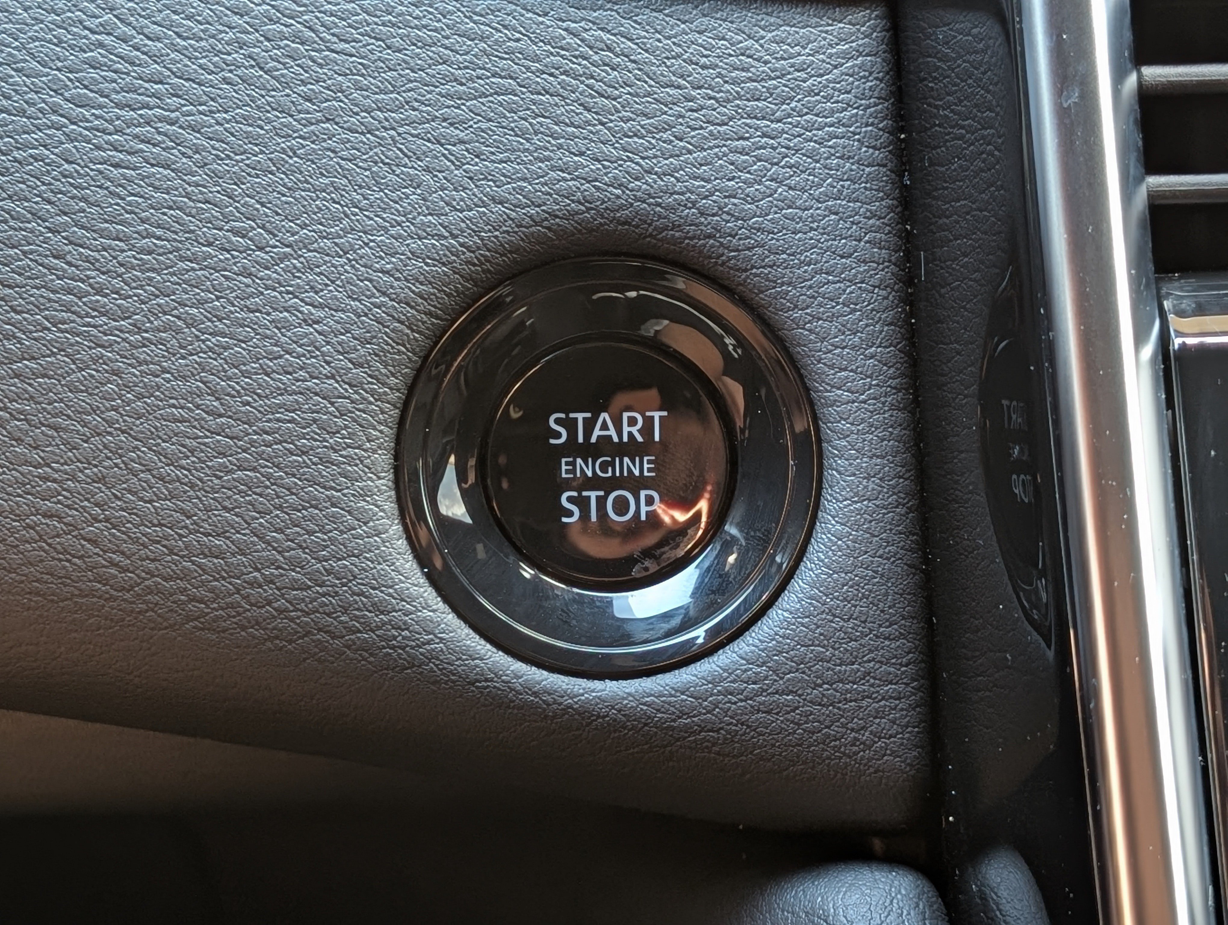 Used 2025 Nissan Armada SL w/ Captain's Chari Seat Package AWD/4WD image 33
