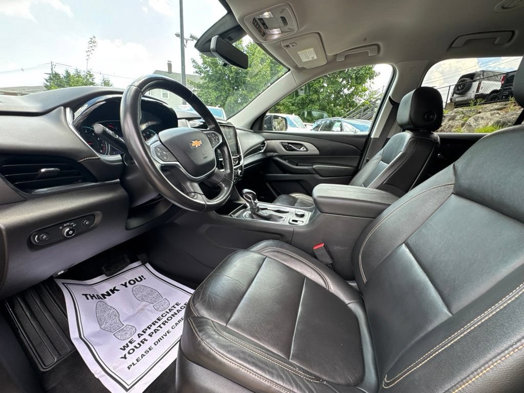 Used 2021 Chevrolet Traverse LT w/ LT Premium Package AWD/4WD image 16
