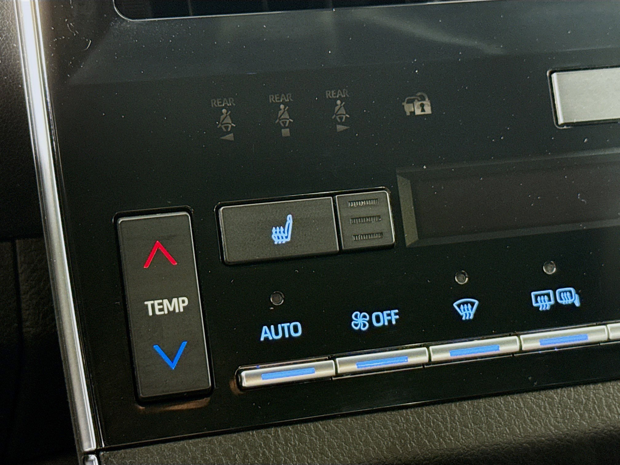 Used 2022 Toyota Avalon XLE image 24