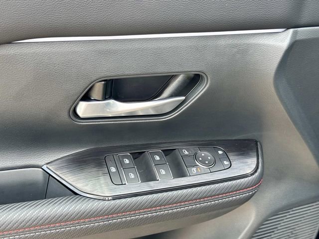 New 2025 Nissan Kicks SR image 20