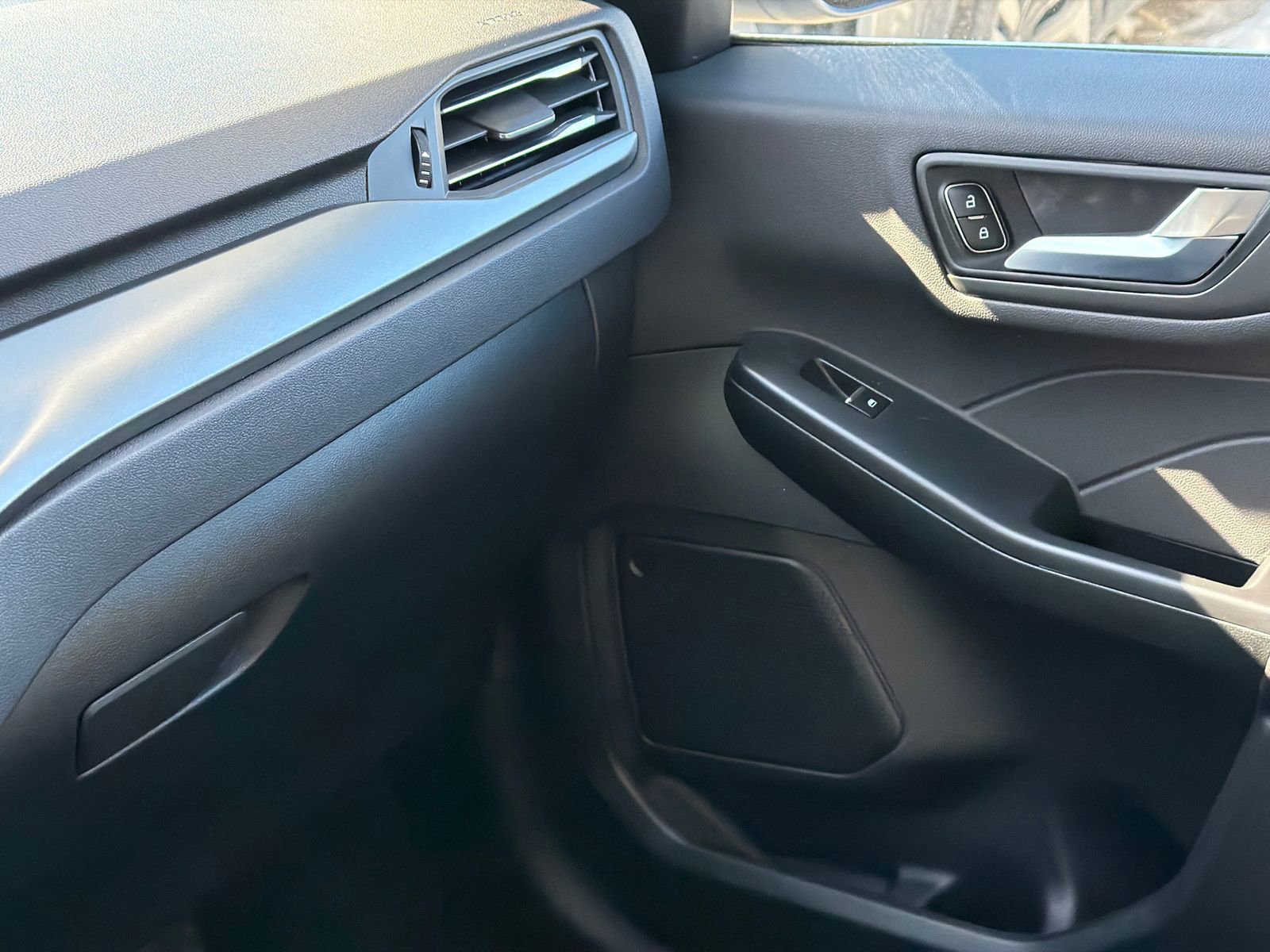 New 2026 Ford Escape SE FWD image 29