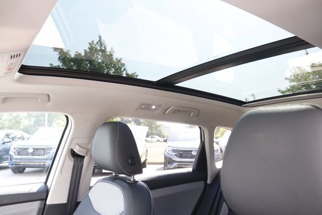 Used 2024 Volkswagen Taos SEL image 15