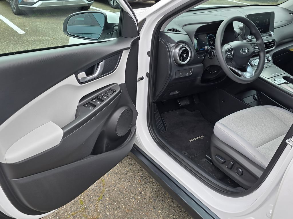 Used 2023 Hyundai Kona SE FWD image 17