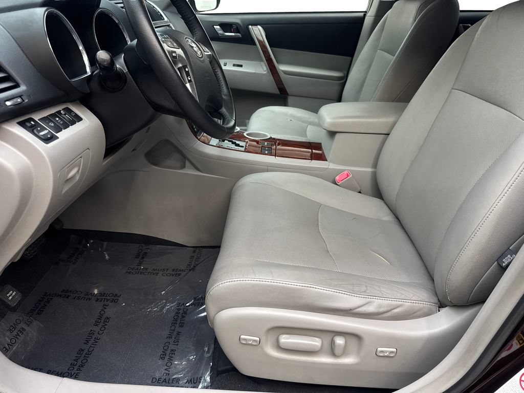 Used 2013 Toyota Highlander Limited AWD/4WD image 27