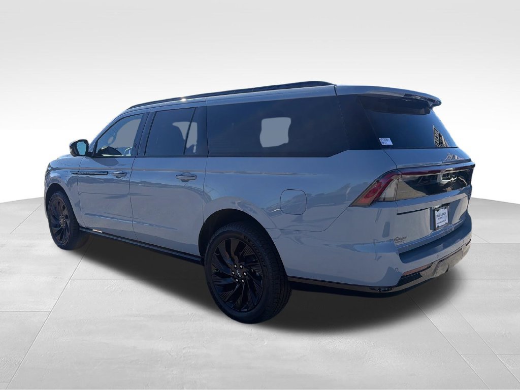 New 2027 Lincoln Navigator L Reserve w/ Jet Appearance Package AWD/4WD image 3